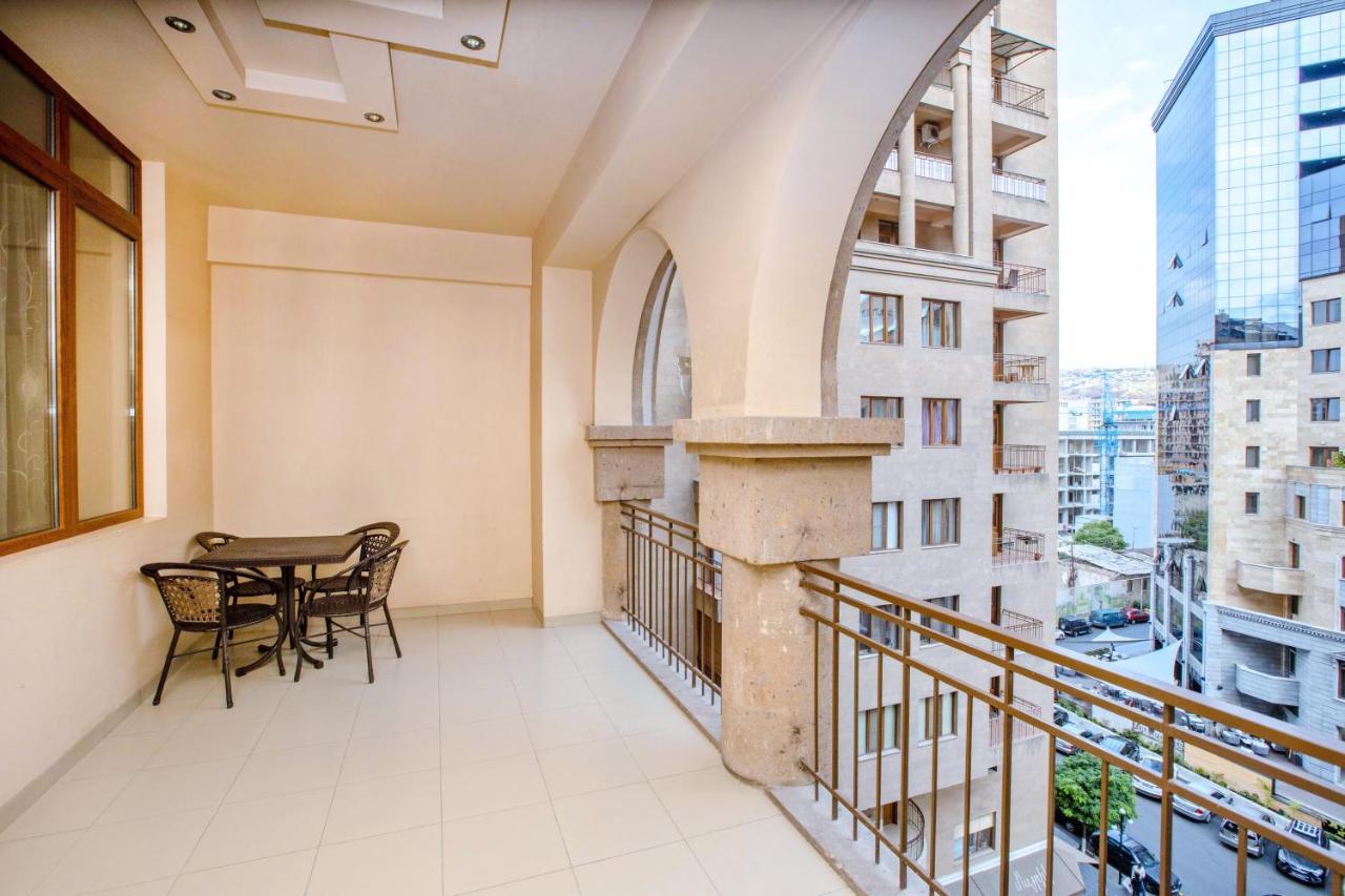 Stay Inn Apartments On Amiryan 4-6 Ереван Екстериор снимка