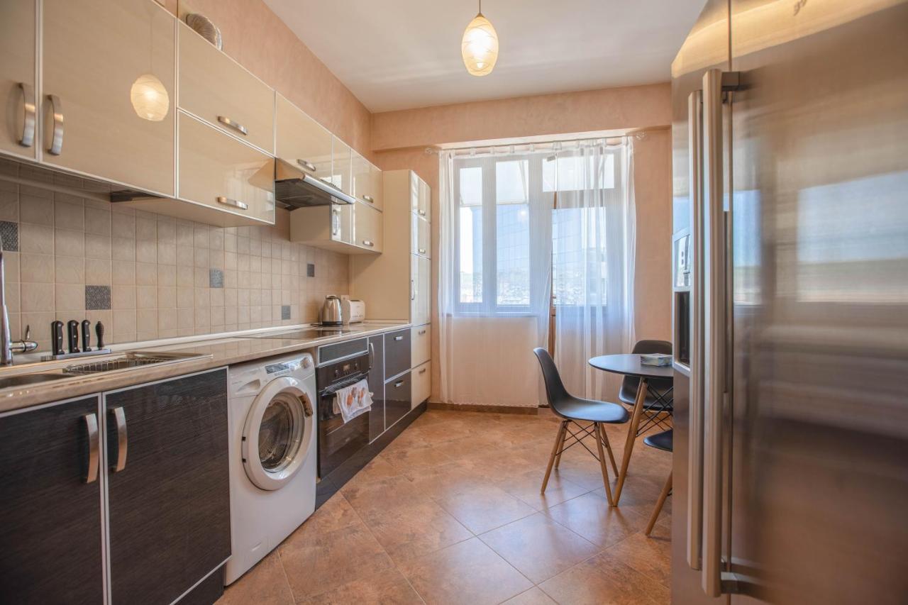 Stay Inn Apartments On Amiryan 4-6 Ереван Екстериор снимка